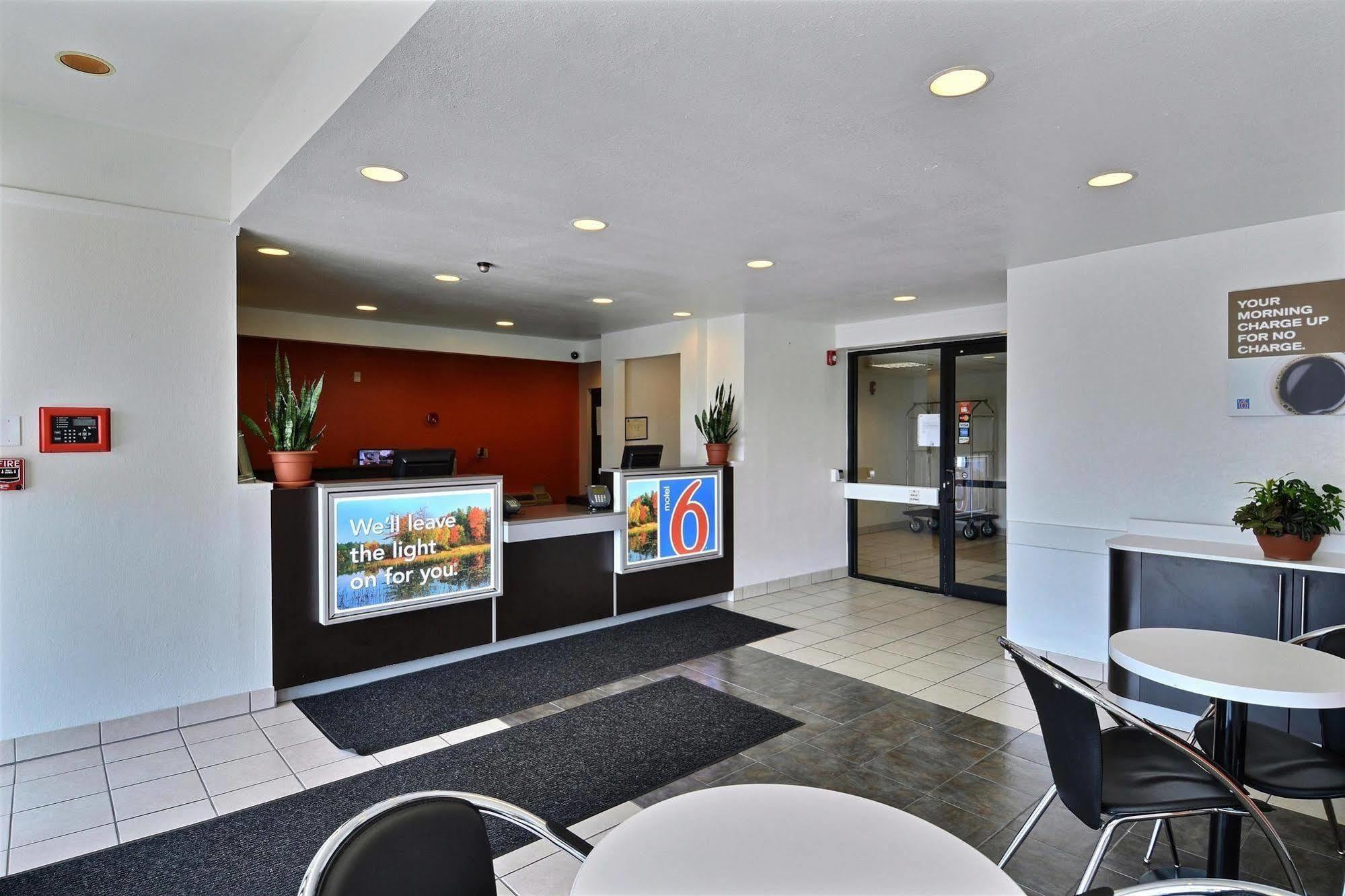 Motel 6-Danvers, Ma - Boston North Екстериор снимка